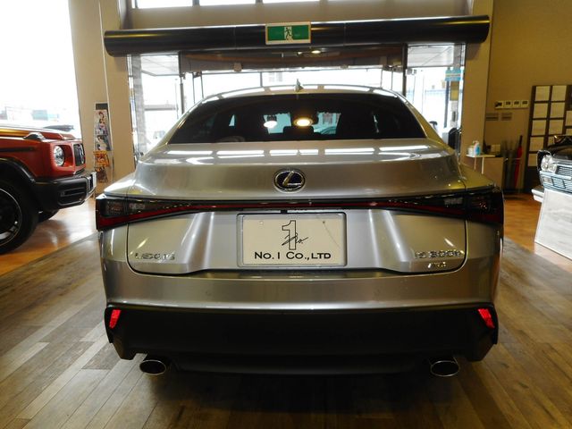 Lexus IS 2021-12 23491-4