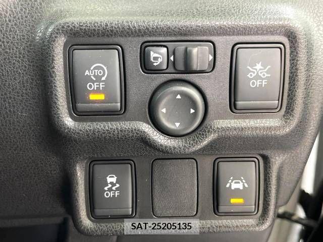 Nissan NOTE 2017-02 365425-7