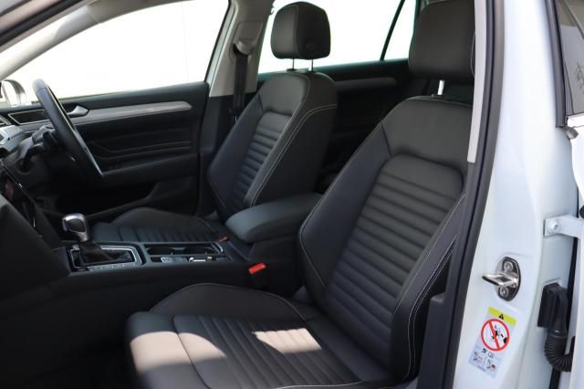 VolksWagen PASSAT 2022-04 7457-9
