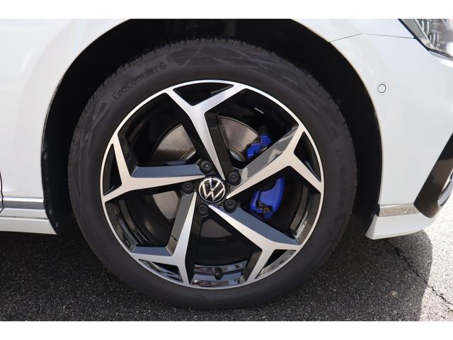 VolksWagen PASSAT 2022-04 7457-5