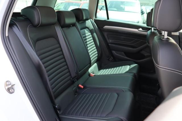 VolksWagen PASSAT 2022-04 7457-8