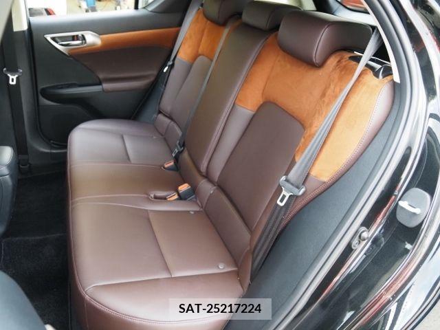 Lexus CT 2018-03 215688-13
