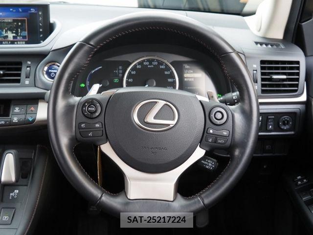Lexus CT 2018-03 215688-15