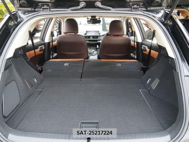 Lexus CT 2018-03 215688-14