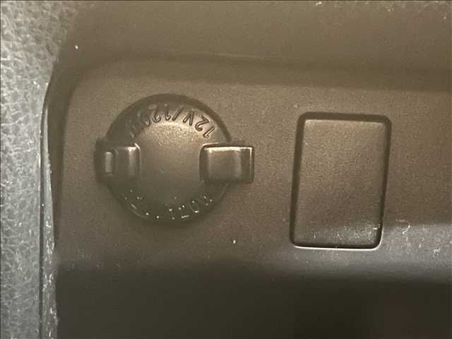 Toyota NOAH HYBRID 2014-05 12603-9