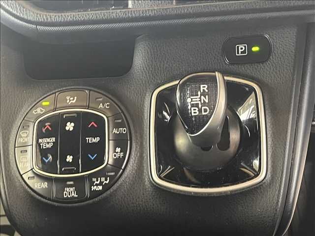 Toyota NOAH HYBRID 2014-05 12603-8