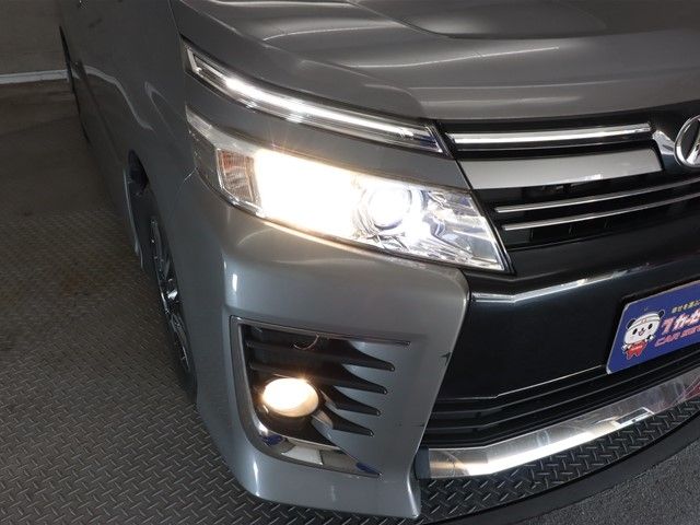 Toyota VOXY 2014-12 18386-18