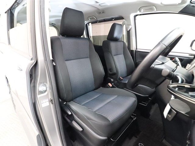 Toyota VOXY 2014-12 18386-3