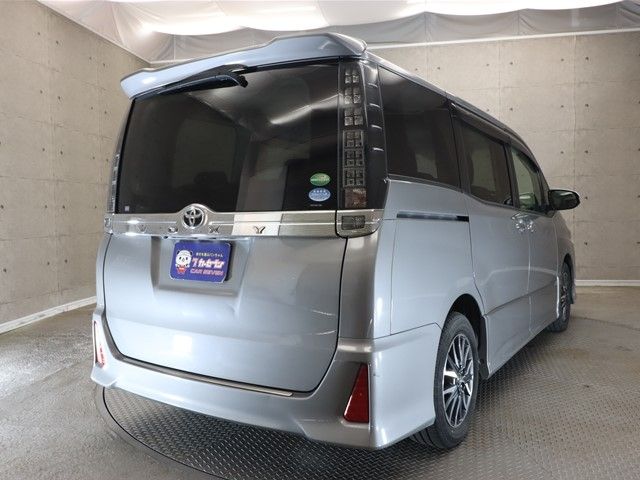 Toyota VOXY 2014-12 18386-1