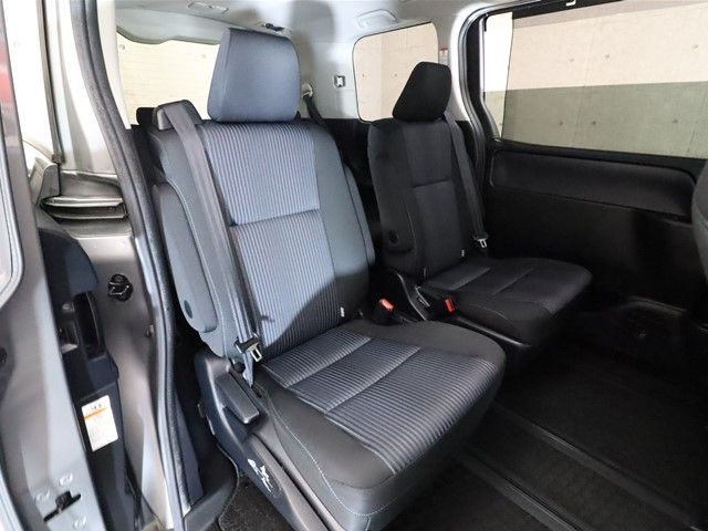 Toyota VOXY 2014-12 18386-4