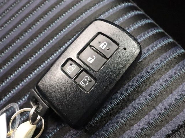 Toyota VOXY 2014-12 18386-26