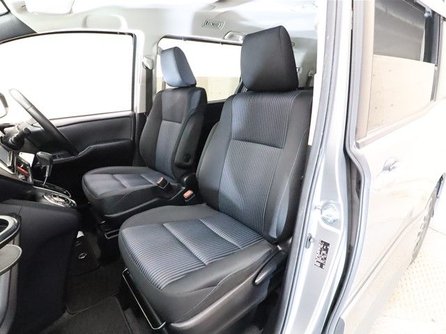 Toyota VOXY 2014-12 18386-5