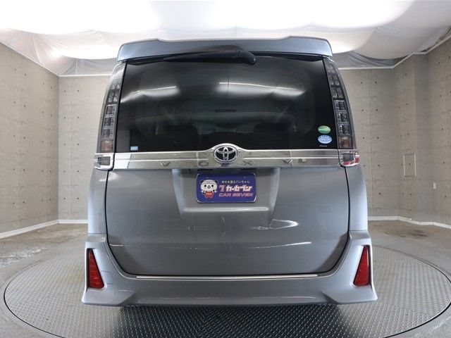 Toyota VOXY 2014-12 18386-22