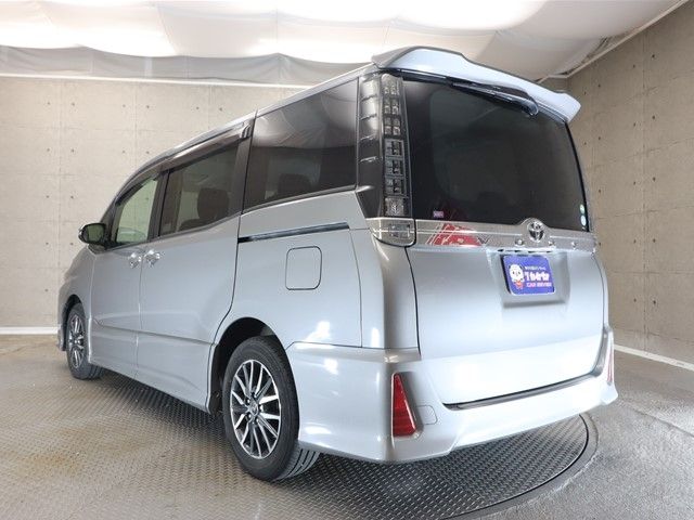 Toyota VOXY 2014-12 18386-23