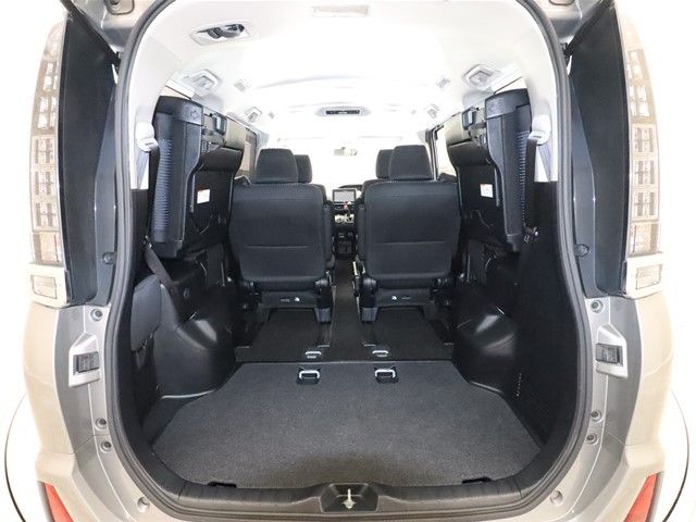 Toyota VOXY 2014-12 18386-9