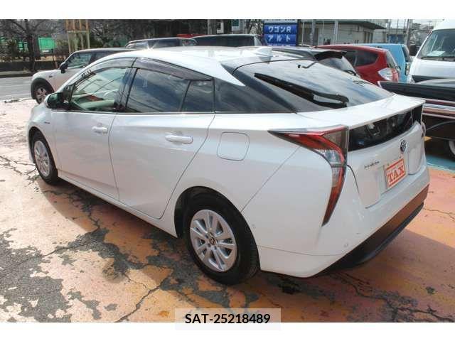 Toyota PRIUS 2017-09 211968-10