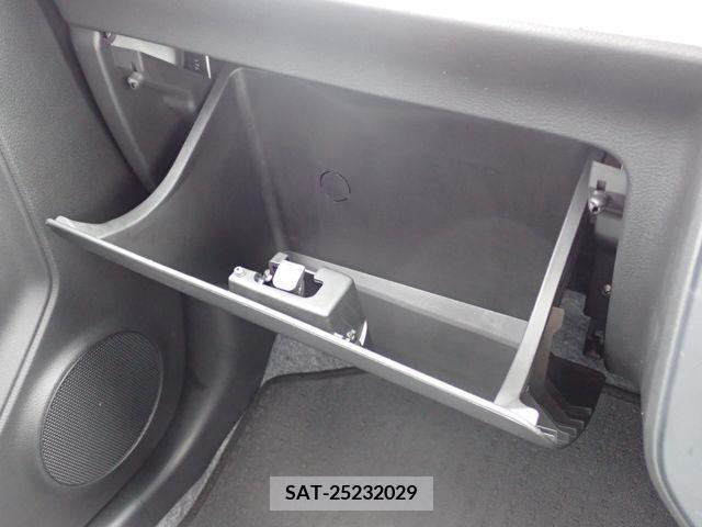 Suzuki ALTO 2017-02 305035-6