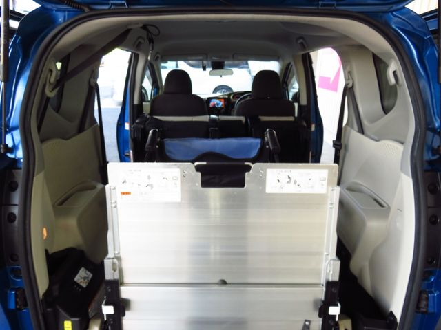 Toyota SIENTA 2018-11 13708-6