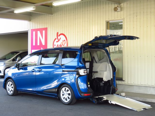 Toyota SIENTA 2018-11 13708-1
