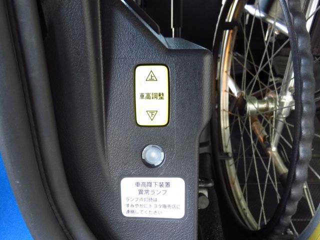 Toyota SIENTA 2018-11 13708-12