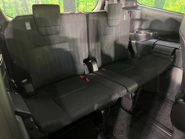 Toyota VOXY 2023-03 180569-10