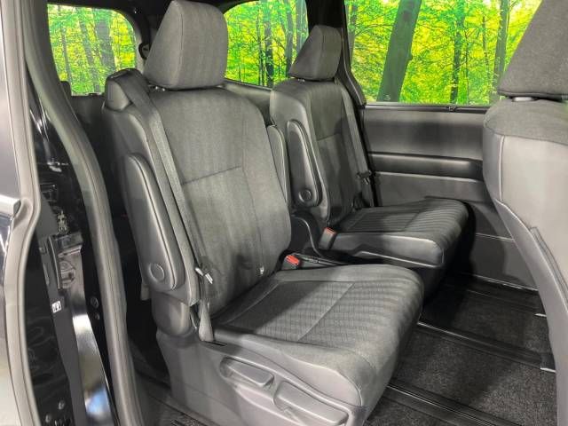 Toyota VOXY 2023-03 180569-9