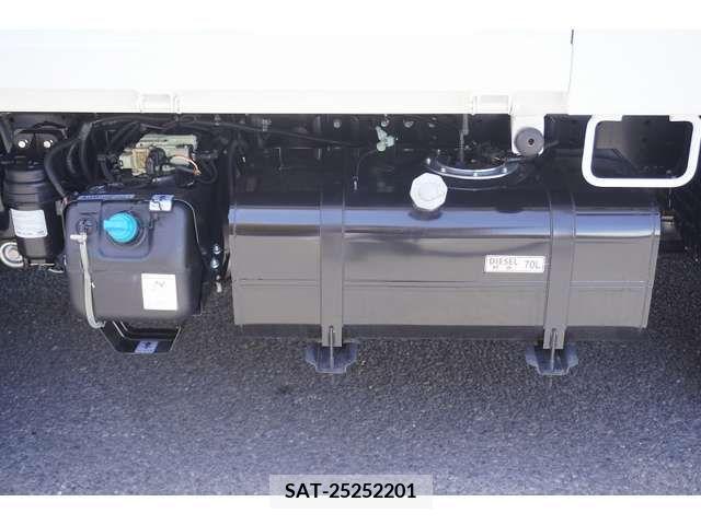 Mitsubishi CANTER 2023-08 263511-18
