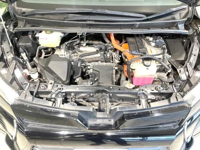 Toyota VOXY HYBRID 2018-10 184717-18