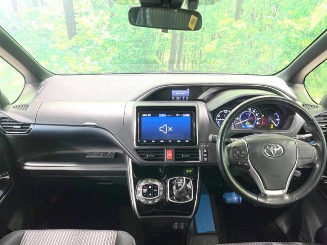 Toyota VOXY HYBRID 2018-10 184717-1