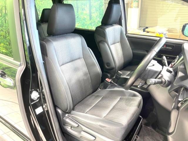 Toyota VOXY HYBRID 2018-10 184717-8