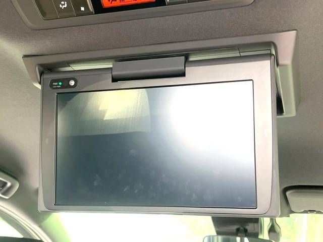 Toyota VOXY HYBRID 2018-10 184717-4