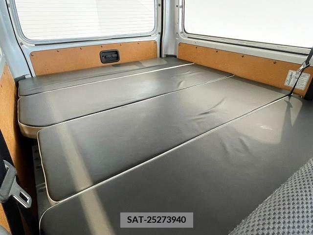 Toyota HIACE VAN 2015-06 272813-5