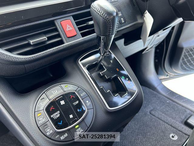 Toyota VOXY 2016-12 222773-17