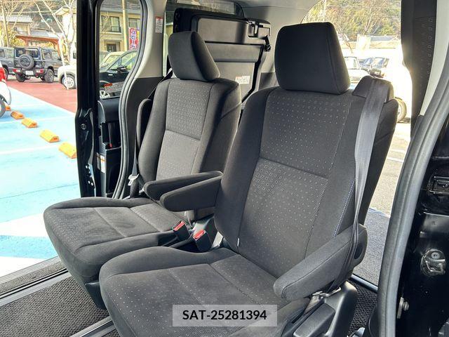 Toyota VOXY 2016-12 222773-19