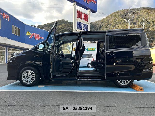 Toyota VOXY 2016-12 222773-2