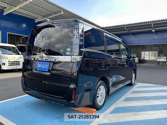 Toyota VOXY 2016-12 222773-3