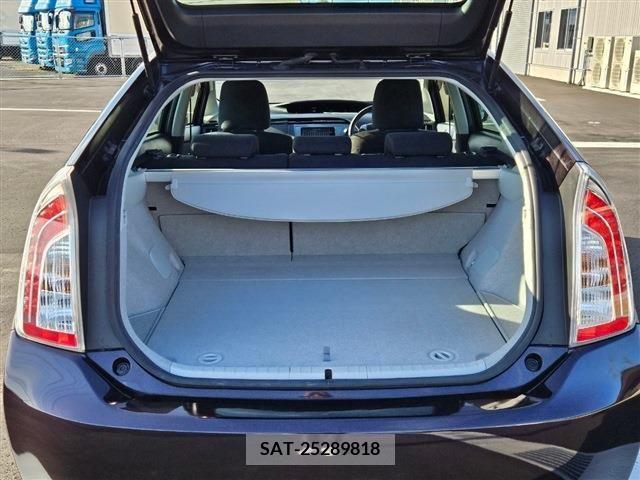 Toyota PRIUS 2014-09 213995-9
