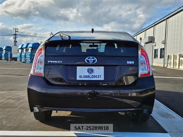 Toyota PRIUS 2014-09 213995-6