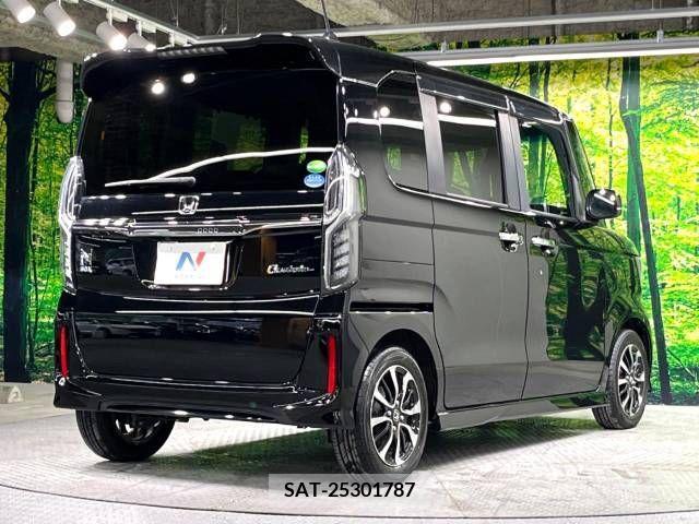 Honda N BOX CUSTOM 2018-06 280916-17