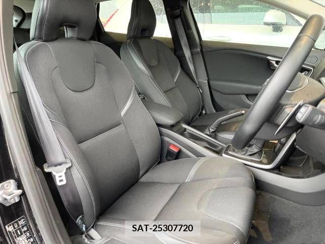 Volvo V40 2018-10 320574-11