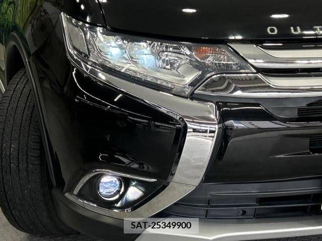 Mitsubishi OUTLANDER 2017-04 383899-12