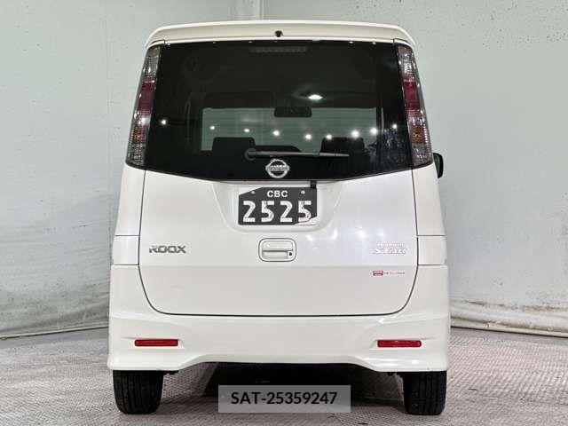 Nissan ROOX 2011-04 218477-9