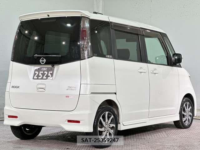 Nissan ROOX 2011-04 218477-8
