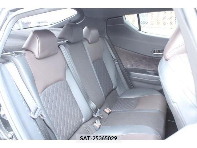 Toyota C-HR 2017-12 264059-11