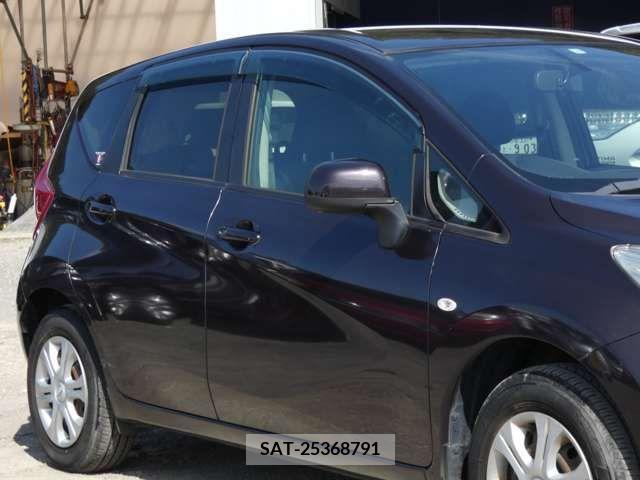 Nissan NOTE 2013-12 250469-15
