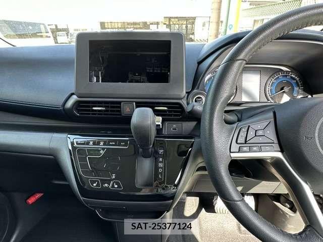 Mitsubishi EK X 2022-04 216924-9