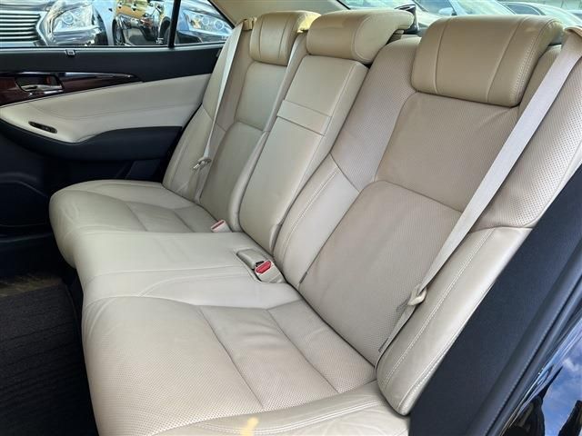 Toyota CROWN SEDAN 2017-10 184638-19