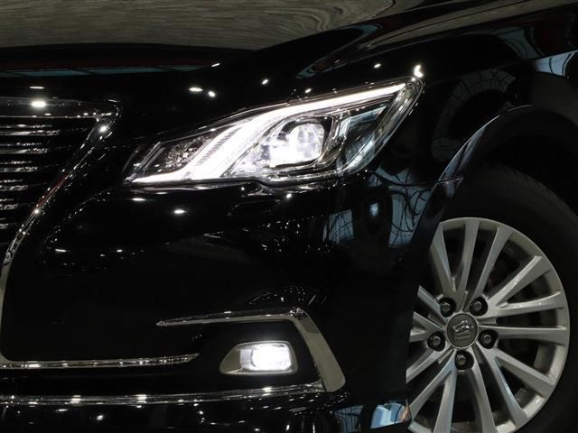 Toyota CROWN SEDAN 2017-10 184638-8