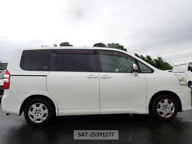Toyota NOAH 2011-06 377565-4