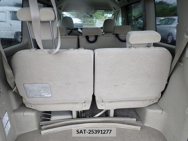 Toyota NOAH 2011-06 377565-15